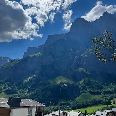 Lägenhet Family Friendly Duplex With Free Parking *