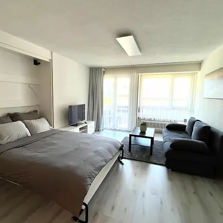 Family Friendly Duplex With Free Parking *