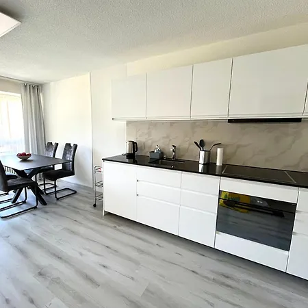 Family Friendly Duplex With Free Parking