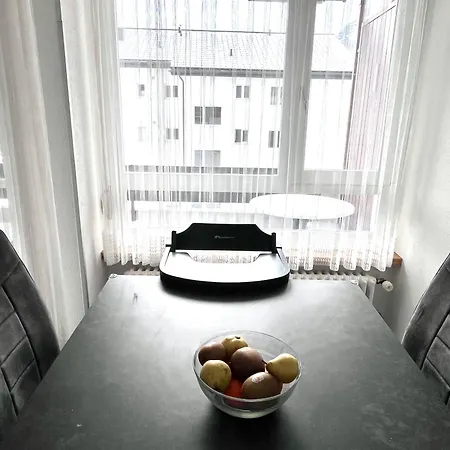 Family Friendly Duplex With Free Parking Lägenhet