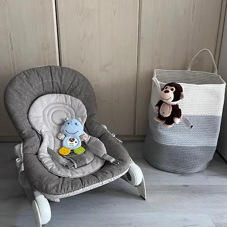 Family Friendly Duplex With Free Parking Lägenhet *