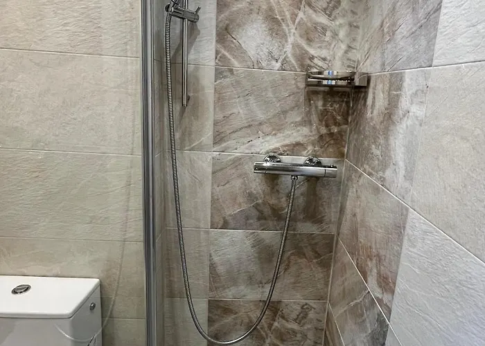 Family Friendly Duplex With Free Parking Apartman *